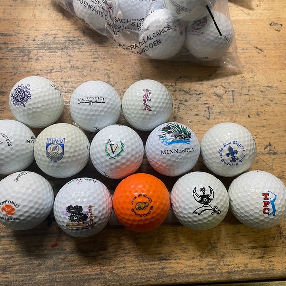Golf ball collection. 
25 Pc collectible golf balls with clubs logos - Picture 10 of 15